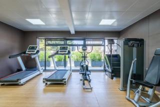 Stylish 3BR apartment with majestic skyline views - 5