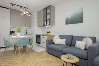 Pastel Apartment in Warsaw with Garden, Parking and Desk for Remote Work by Noclegi Renters - 5