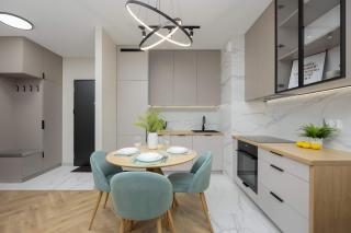 Pastel Apartment in Warsaw with Garden, Parking and Desk for Remote Work by Noclegi Renters - 8