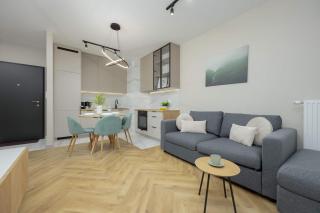 Pastel Apartment in Warsaw with Garden, Parking and Desk for Remote Work by Noclegi Renters - 1