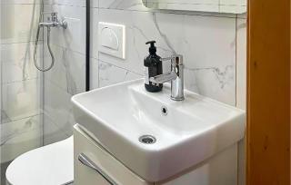 1 Bedroom Lovely Apartment In Vir - 1