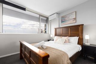 Stylish 2BR Cityside apt with Pool, Gym and Parking - 6