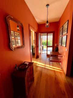 Villa rossa con portico e giardino - 5