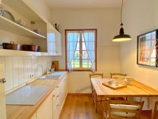 Villa rossa con portico e giardino - 2