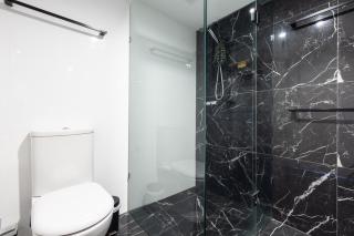 Stylish 2BR Cityside apt with Pool, Gym and Parking - 2