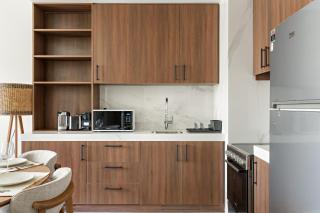 VayK - Chic 2BR in Town Square with Pool View - 4