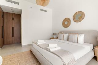 VayK - Chic 2BR in Town Square with Pool View - 1