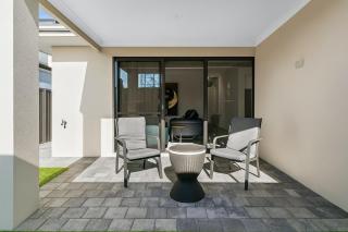 Bloom & Brick A Sepal Stay - 4