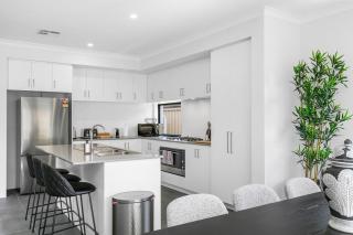 Bloom & Brick A Sepal Stay - 2