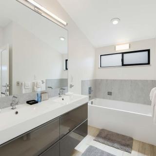 Coastal Tee Lodge by Sonoma Stays - Ocean Views - 2