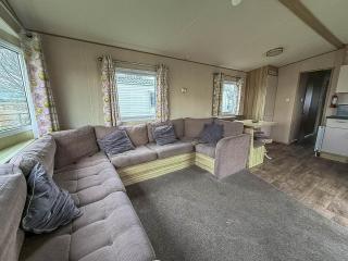 6 Berth Caravan For Hire With Wifi At Seawick Holiday Park In Essex Ref 27025Hv - Clacton-on-Sea - 2