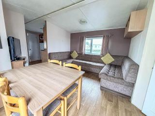 10 Berth Caravan For Hire At Seawick Holiday Park In Essex Ref 27102Sw - 1