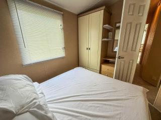 Cosy 6 Berth Caravan At St Osyth Beach Holiday Park In Essex Ref 28001Y - 4