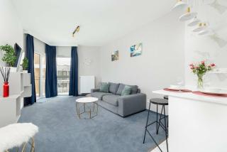 Elegant Apartment LET'S SEA 55 in Gąski with Sea View, Sauna & Pool and Parking by Noclegi Renters - 1