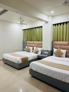 Hotel Orchid Inn - 2