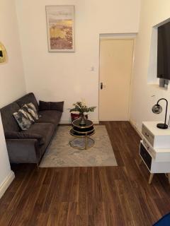 Modern 1-Bedroom Flat in Trendy Leytonstone - 0