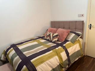 Modern 1-Bedroom Flat in Trendy Leytonstone - 8