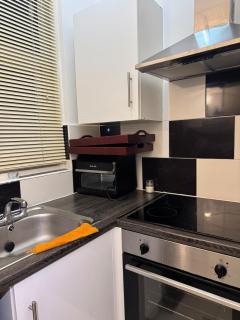 Modern 1-Bedroom Flat in Trendy Leytonstone - 6