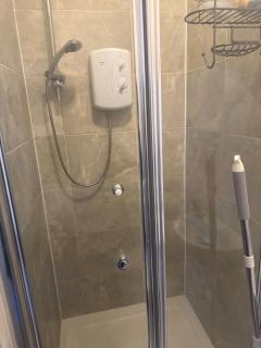 Modern 1-Bedroom Flat in Trendy Leytonstone - 3