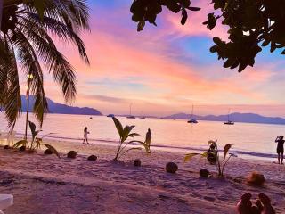NEW Beach Bungalow with sunset view - 4