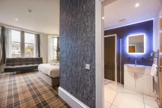 Crown Hotel & Bar - 7