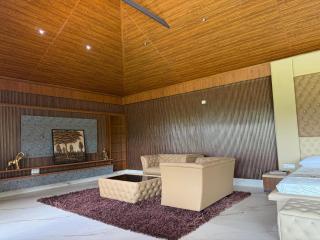 Whispering Acres Whitefield Farm Estate - 7