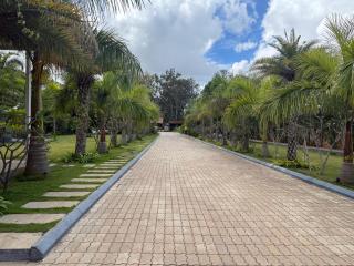 Whispering Acres Whitefield Farm Estate - 8