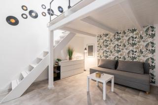 BpR Vinyl Style Studio Home with A/C - 8