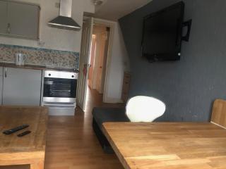 2 Bdrm Flat by Old Town - 7