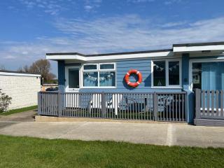 Wight Waves Holidays - Sandown - 2