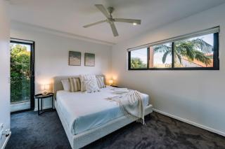 Gorgeous and Spacious 2BR Beach Apartment with Pool - 9