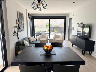 Stunning Modern Villa in Beautiful Punta Prima - 1