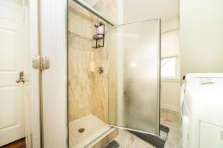 988 - 2 4BR Boston Cozy Getaway near Geneva Cliffs - 5