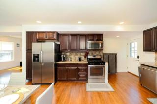 Comfortable 4BR Boston Getaway - Pet-Friendly - Near I-93 & Red Line 988 - 6