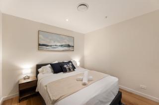 Gorgeous Views 72nd Floor with Parking, Pool and Gym - 1