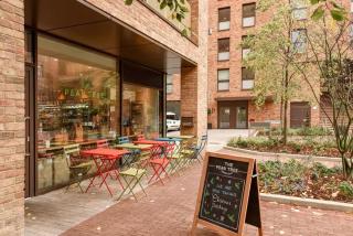 Entire Penthouse with Balcony & Canary Wharf Views - 4