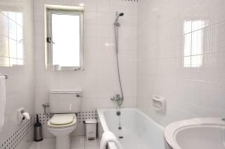 Bright and Central 2 Bedroom with Harbour view - 1