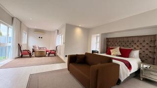 4 Bedroom Luxury House in Sandton - 3