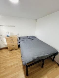 Bright Neat Double Rooms with Close Direct Links into Central London & Heathrow Airport - 1
