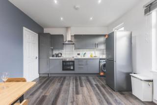 Stylish 3-Bed by Wandle Park, Easy London Access - 4