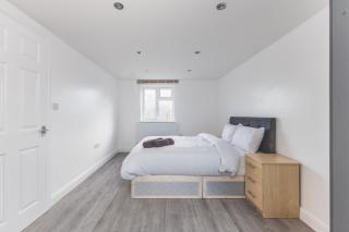 Stylish 3-Bed by Wandle Park, Easy London Access - 3