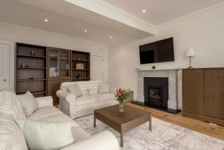 Elegant 2-Bedroom Apartment in Edinburgh New Town near Princes Street - 7