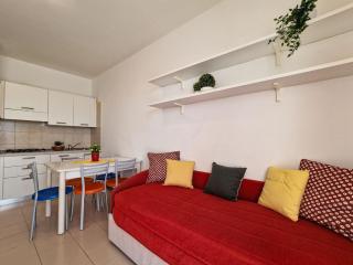 One bedroom flat in a residence with pool - 3