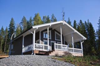 Lovely 10-person cottage with a lakeside sauna and hot tub - 0