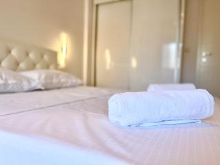 Cozy 1 Bedroom and Private Parking - 4