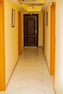 TOPS LOUNGE and suites - 3