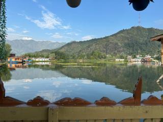 Houseboat Tourist - 6