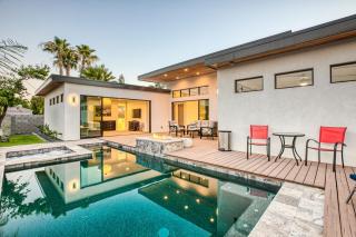 Modern Luxury 4BR Villa with Private Pool & Spa, Walk to Old Town Scottsdale - 3