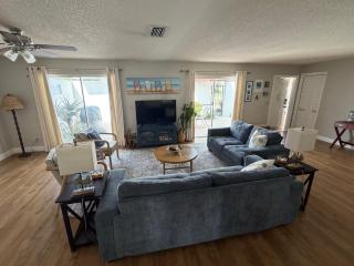 Casa Flamingo, Steps from Cocoa Beach, 3 bedrooms - 4