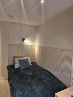 For Student Only Student Roost Gibson Street - 1